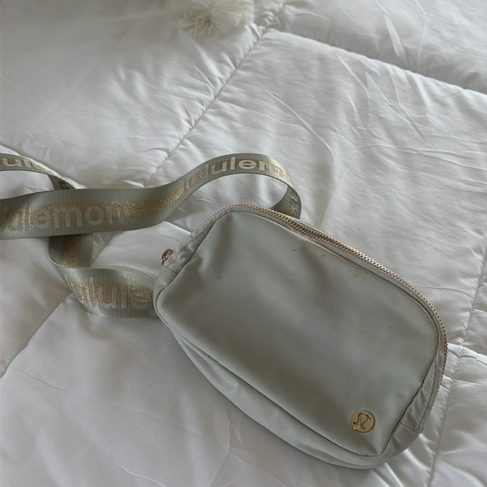 lululemon Belt Crossbody Bag Light Gray Gold Logo Strap O/S